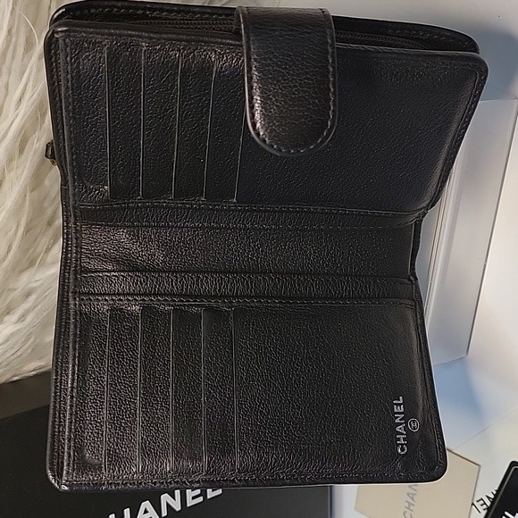 Chanel Camilla Flower Embossed Wallet - Picture 6 of 11